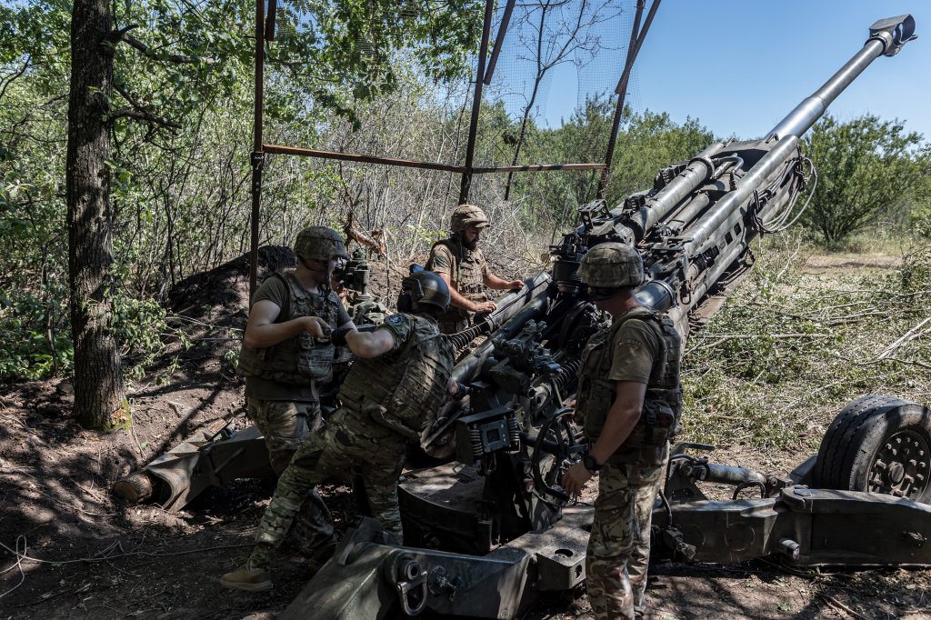 DONETSK OBLAST, UKRAINE - AUGUST 6: Ukrainian soldiers prepare to fire the M777 artillery at their artillery position as Ukrainian Army conduct operation to target trenches of Russian forces through the Donetsk Oblast amid Russia and Ukraine war in Donetsk Oblast, Ukraine on August 6, 2023. (Photo by Diego Herrera Carcedo/Anadolu Agency via Getty Images)