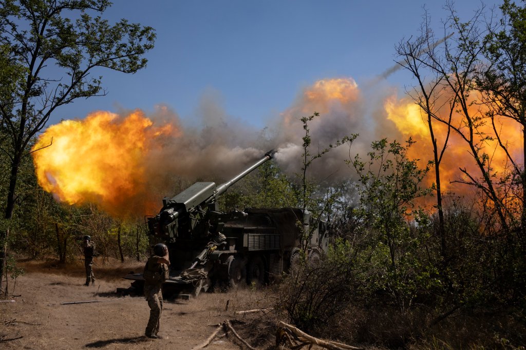 ZAPORIZHZHIA, UKRAINE - AUGUST 20: Servicemen of the 44th Separate Artillery Brigade are firing the 2S22 "Bogdana" at Russian military positions on August 20, 2025 in Zaporizhzhia region, Ukraine. Artillerymen of the 44th Separate Artillery Brigade of the Armed Forces of Ukraine are carrying out combat missions with a 2S22 "Bogdana" self-propelled howitzer against Russian troops near the front line in the Zhaporizhia direction. According to reports from army commander Oleksandr Syrskyi, Russian forces have concentrated there, he said they are preparing an attack. (Photo by Frontliner/Getty Images)